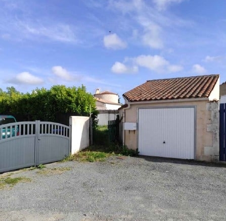 Terrain de 150m² à vendre à Croix-Chapeau (17)