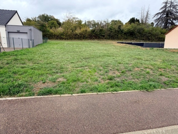 Terrain de 572m² à vendre à Coulanges-lès-Nevers (58)