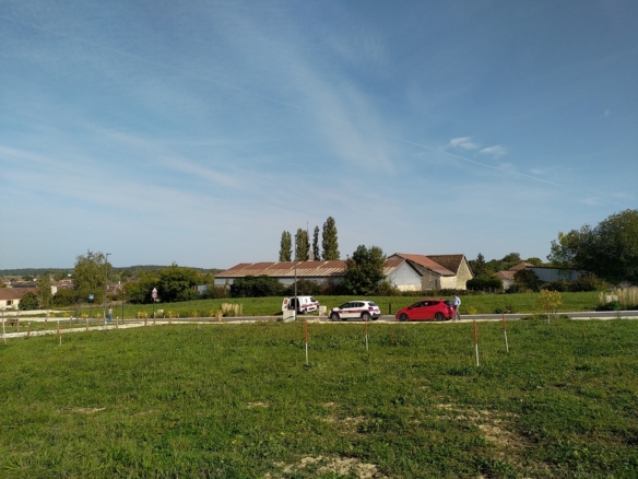 Terrain de 613m² à vendre à Isle-Aumont (10)