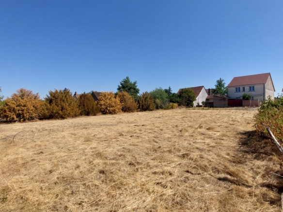 Terrain de 700m² à vendre à Épervans (71)