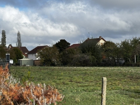 Terrain de 2 140m² à vendre à Lapalisse (03)