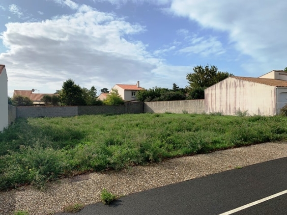 Terrain de 600m² à vendre à Lagord (17)