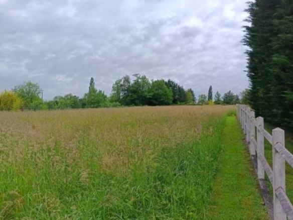 Terrain de 605m² à vendre à Vincelles (39)