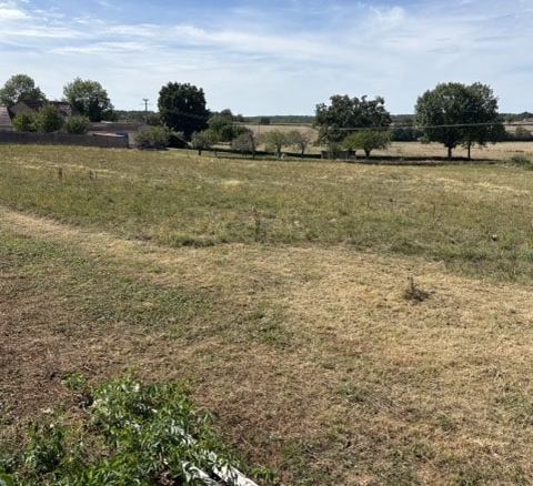 Terrain de 1 060m² à vendre à Poisson (71)