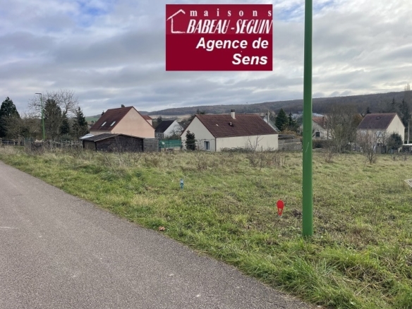 Terrain de 374m² à vendre à Soucy (89)