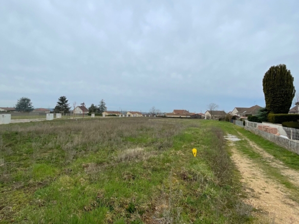 Terrain de 750m² à vendre à Marcigny (71)