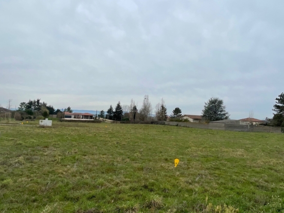 Terrain de 945m² à vendre à Marcigny (71)