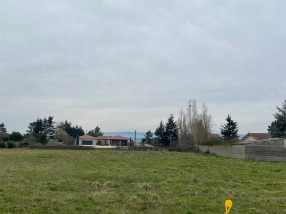 Terrain de 686m² à vendre à Marcigny (71)