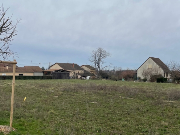 Terrain de 651m² à vendre à Marcigny (71)