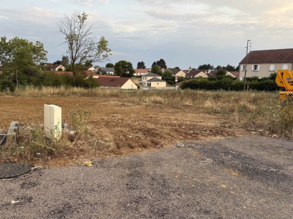 Terrain de 828m² à vendre à Saints-Geosmes (52)