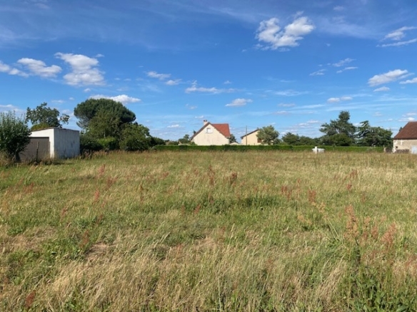 Terrain de 828m² à vendre à Saint-Pourçain-sur-Sioule (03)