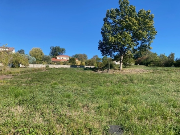Terrain de 1 251m² à vendre à Abrest (03)