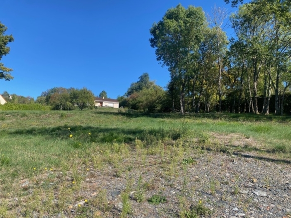 Terrain de 1 158m² à vendre à Abrest (03)