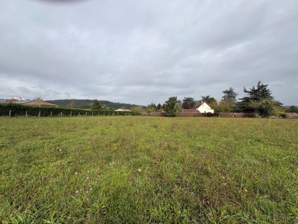 Terrain de 1 650m² à vendre à Bassillac (24)