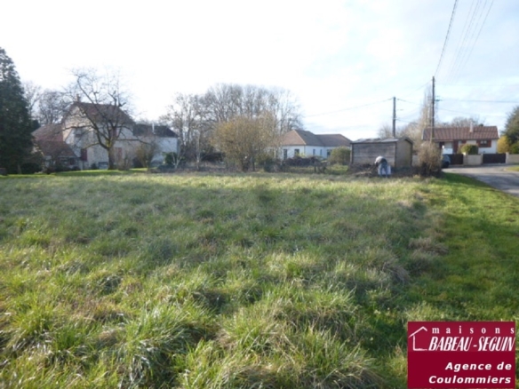 Terrain de 1 000m² à vendre à Rebais (77)