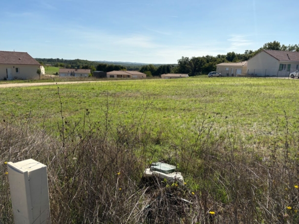 Terrain de 1 102m² à vendre à Cornille (24)