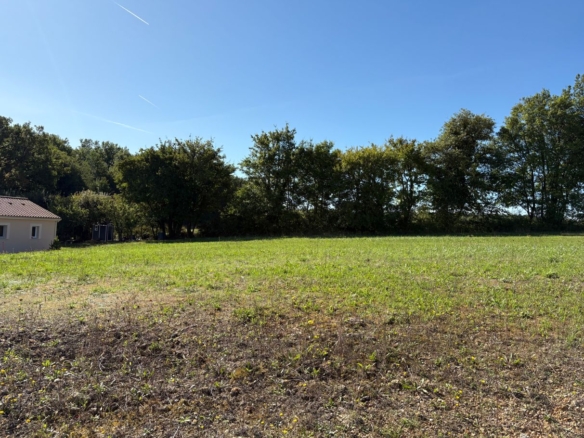 Terrain de 1 002m² à vendre à Cornille (24)