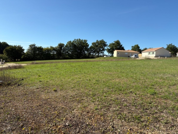 Terrain de 938m² à vendre à Cornille (24)