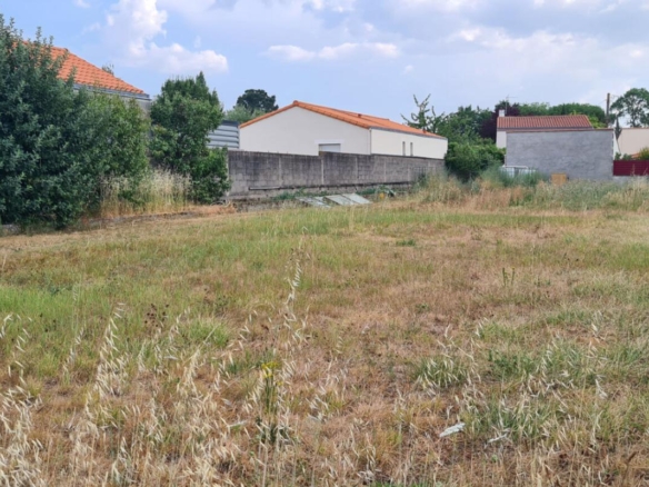 Terrain de 480m² à vendre à Saint-Xandre (17)