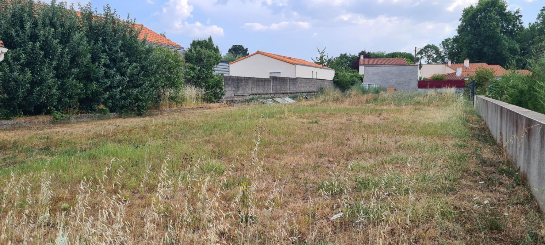 Terrain de 480m² à vendre à Saint-Xandre (17)