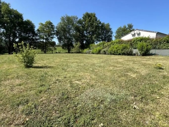 Terrain de 926m² à vendre à Bassillac (24)