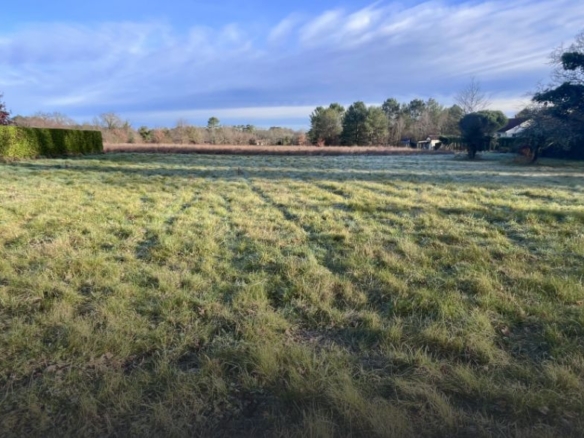 Terrain de 2 021m² à vendre à Sainte-Marie-de-Chignac (24)