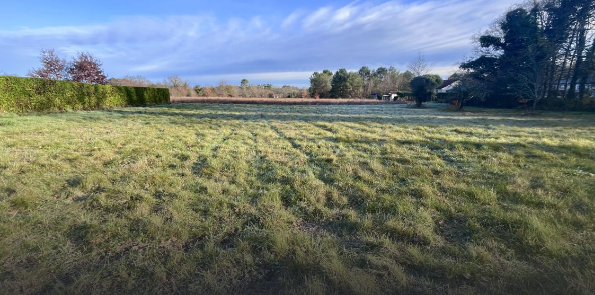 Terrain de 2 021m² à vendre à Sainte-Marie-de-Chignac (24)
