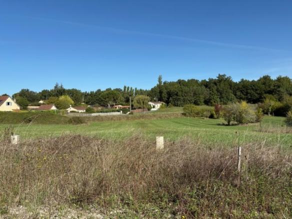 Terrain de 1 134m² à vendre à Cornille (24)