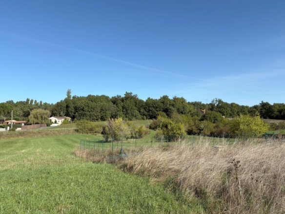 Terrain de 1 000m² à vendre à Cornille (24)