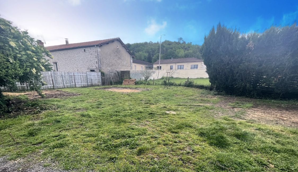 Terrain de 237m² à vendre à Marsac-sur-l’Isle (24)