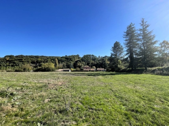 Terrain de 1 613m² à vendre à Villamblard (24)