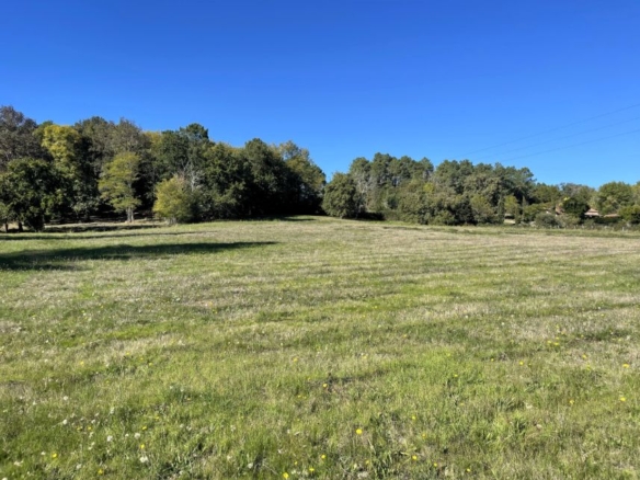 Terrain de 1 778m² à vendre à Villamblard (24)