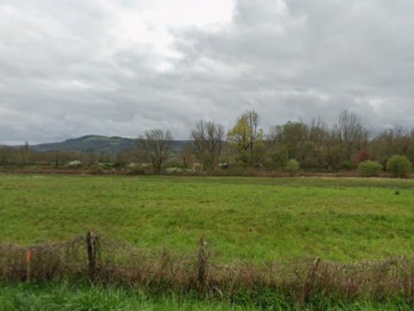 Terrain de 2 714m² à vendre à Mansac (19)