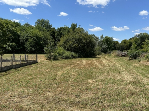 Terrain de 906m² à vendre à Mansac (19)