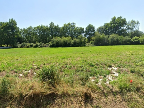 Terrain de 2 258m² à vendre à Allassac (19)