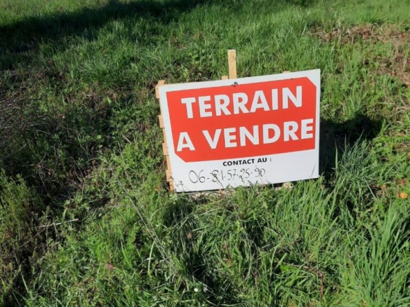 Terrain de 1 586m² à vendre à Le Pêchereau (36)