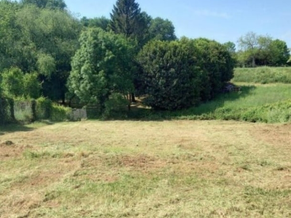Terrain de 799m² à vendre à Burie (17)