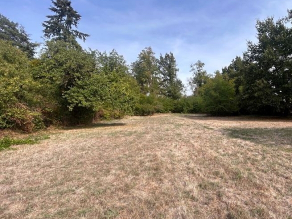 Terrain de 1 815m² à vendre à Decize (58)