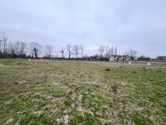 Terrain de 888m² à vendre à Magny-Cours (58)