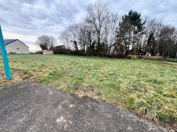 Terrain de 1 000m² à vendre à Urzy (58)