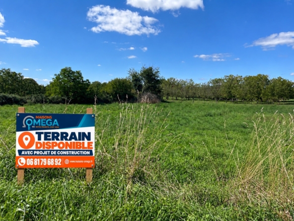 Terrain de 2 245m² à vendre à Salignac-Eyvigues (24)