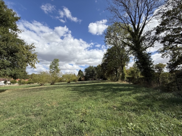 Terrain de 2 839m² à vendre à Pourrain (89)