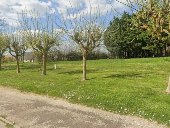 Terrain de 677m² à vendre à Ligny-le-Châtel (89)