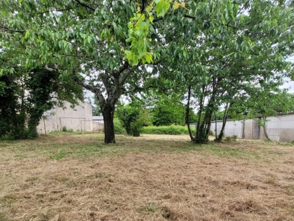 Terrain de 640m² à vendre à Cognac (16)